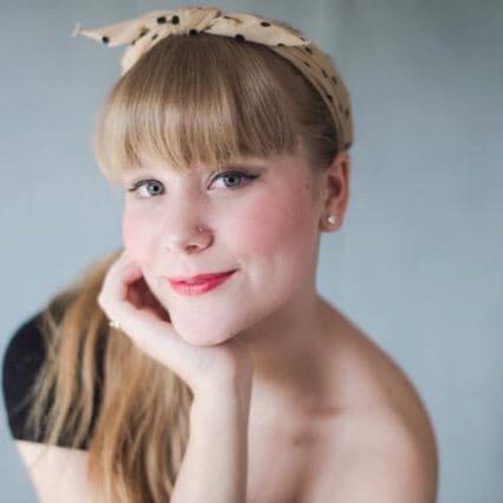 Meet your Posher, Chloe